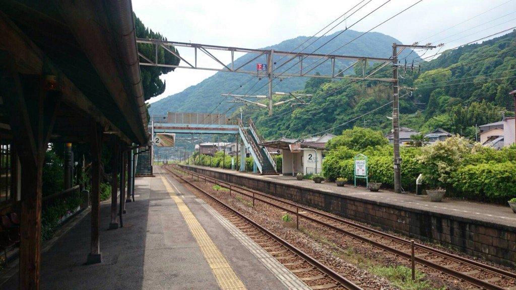 おかっち 小田さん別府ご当地紀行あしあと巡り 東別府駅 小田さんはここから電車に乗って大分駅へ向かわれました 雰囲気抜群だなあ これは 写真だな ご自分のガラケーで写真撮ってもらっていました