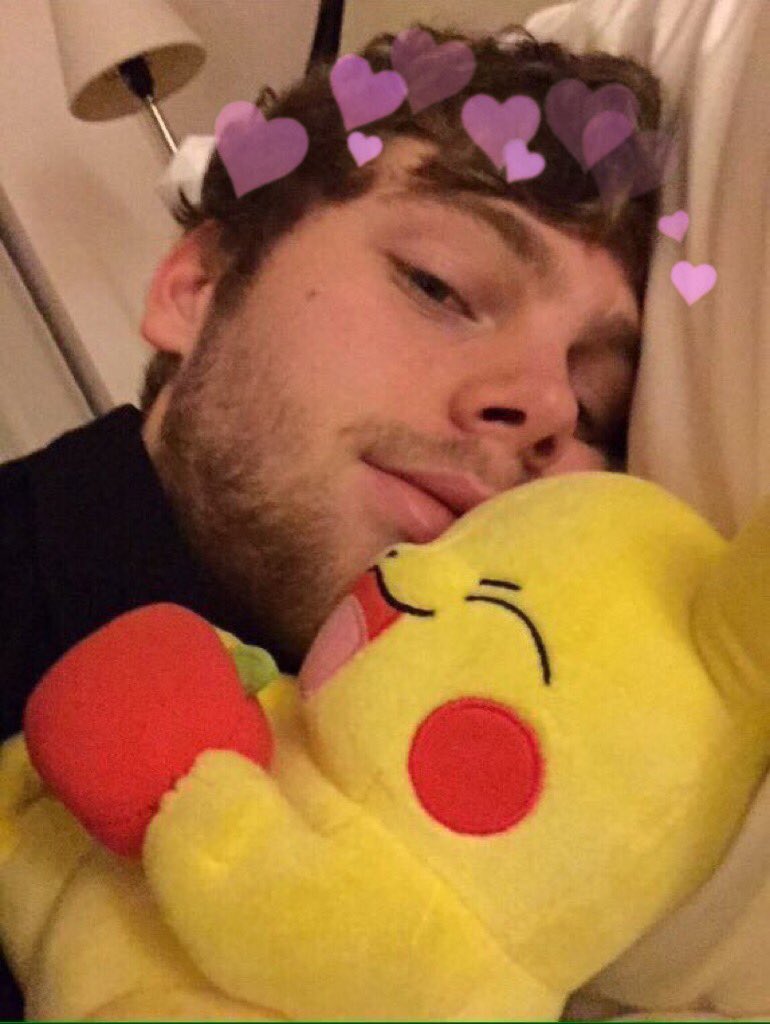 boyswithearts's tweet photo. luke hemmings https://t.co/Z0CB1rZJbG