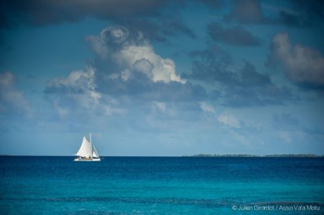 Voiles_Voiliers's tweet image. Un lagon une pirogue et une superbe vidéo pour s'évader grâce au ravissant projet Va'a Motu bit.ly/1Ozeao8