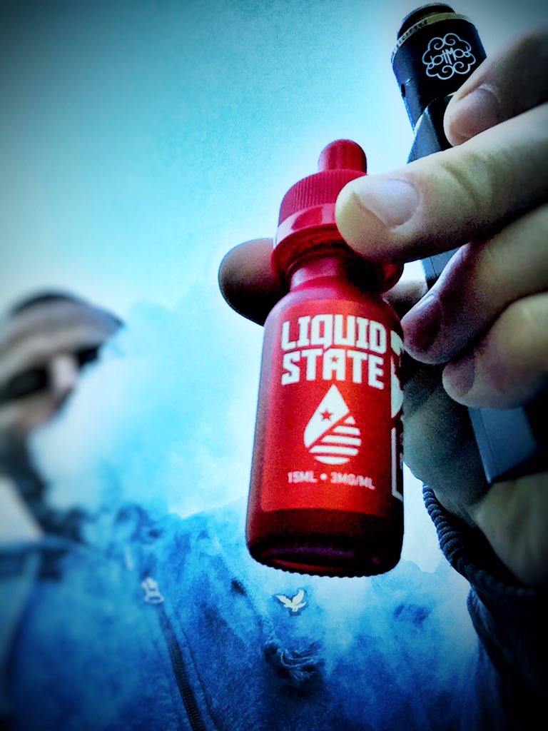 v_a_p_e's tweet photo. It's a #LiquidState day for me, what are you guys #vaping on today? #VapeLife #StayCloudy #AppleButter https://t.co/YsKahxmkh6