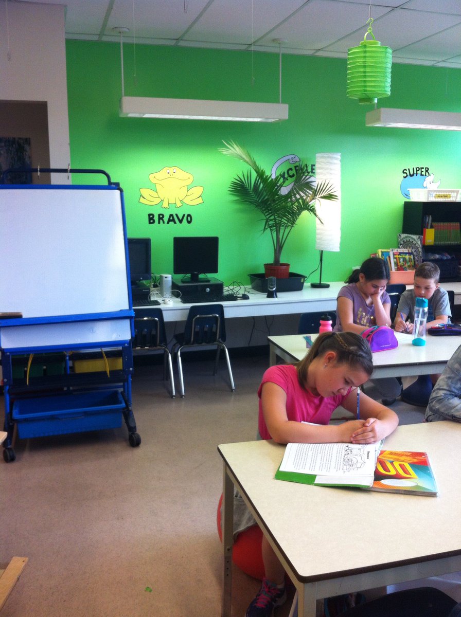 0kelly0's tweet photo. Thank you @ALDIQuebec for helping me create my very own #UDLclassroom @StAnthonyElem #LBPSB https://t.co/7Wm1Guv1ZQ