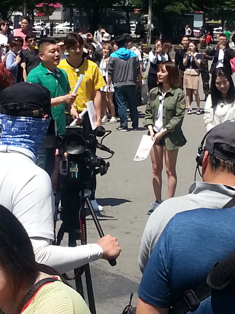[PIC][16-05-2016]Sunny ghi hình cho chương trình "재래시장 살리자" của kênh JTBC tại Busan vào hôm nay - Page 2 Cip-icXUgAAamiH