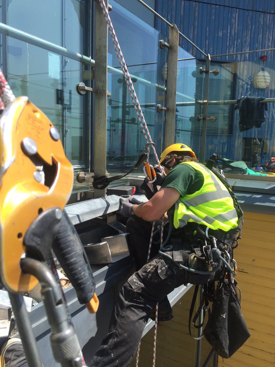 edgeropeaccess's tweet image. Looking for the source of the ingress - we will find you pesky fault! #ropeaccess #propertymanagement #brighton
