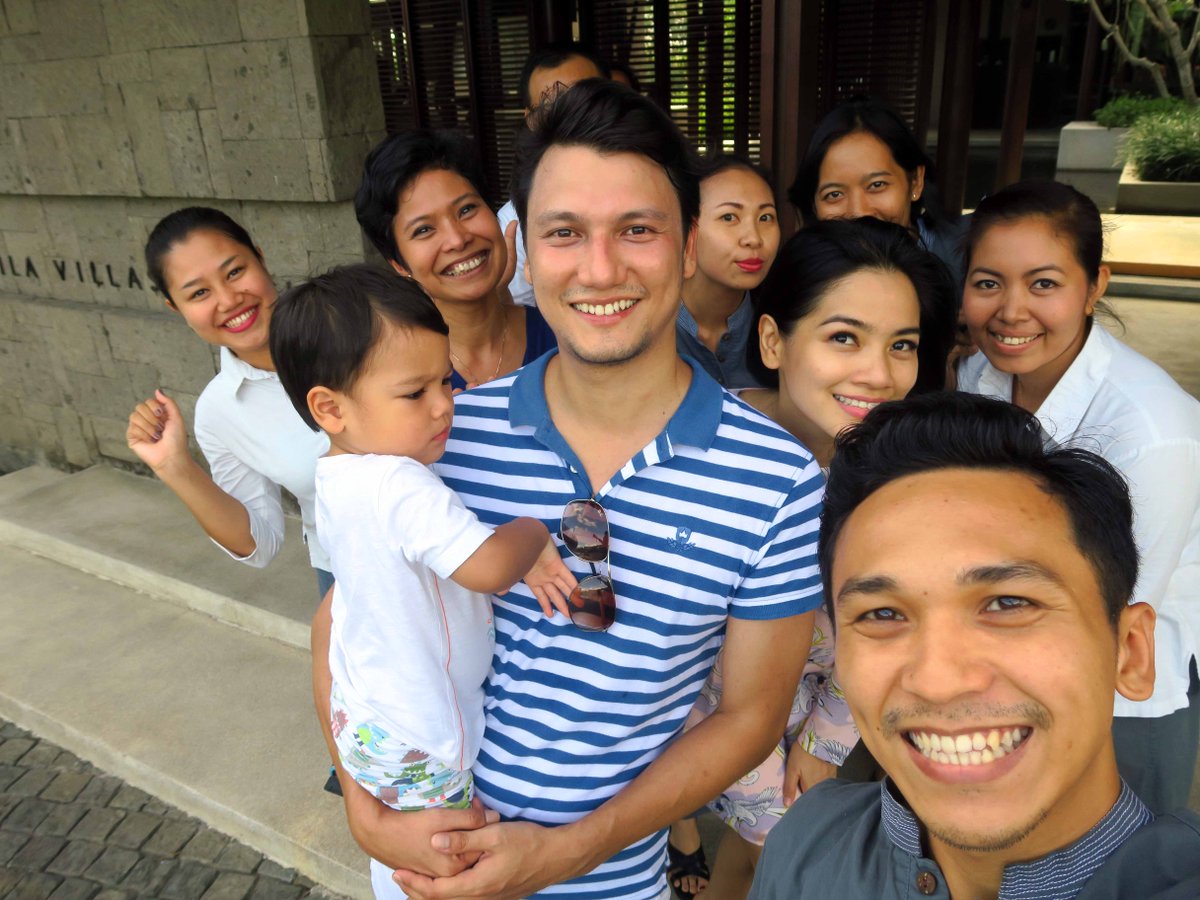 We love this ‘wefie’ with such a lovely family <a href="/csugiono/">Christian Sugiono</a>  and <a href="/Titi_KamaLL/">Titi Kamal</a> Thank you for staying with us :)