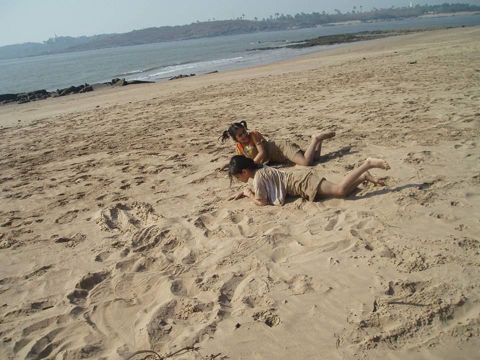 ashi12_ashi's tweet photo. We were so little.. But such good friends. ❤ Those days were so good. 
This one trip that I would remember forever.. https://t.co/0a8glD7JfL
