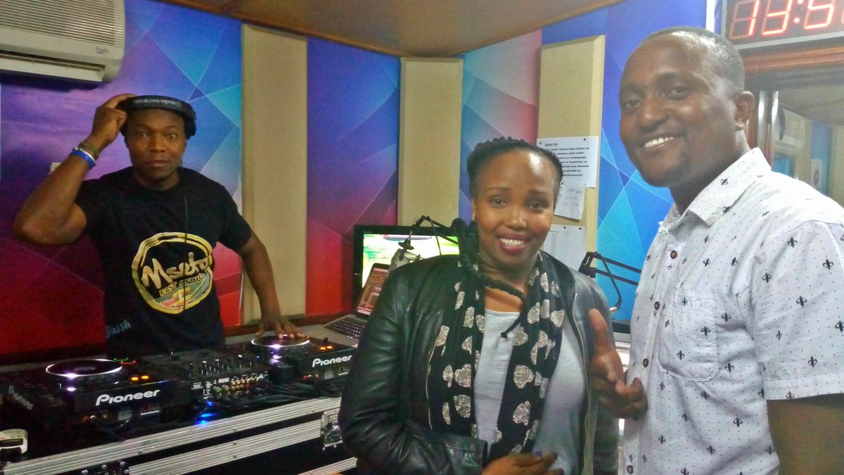 mzaziwillytuva's tweet photo. It's getting hotter on #MamboMseto #HipHopTuesday with MC LC {@lchemtut} live on @RadioCitizenFM https://t.co/CGgcYevKqu