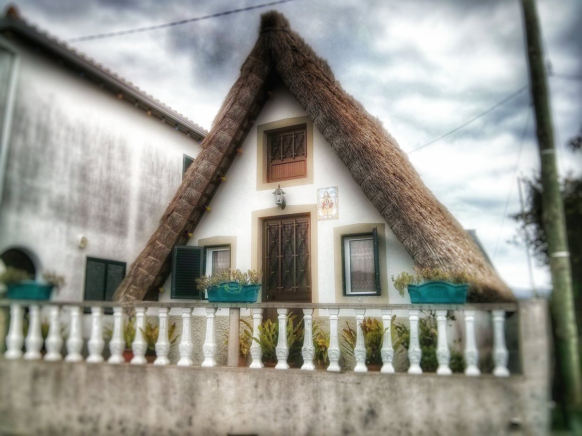 LizAu87's tweet photo. #Madeira e le sue casette tipiche... #travel #viaggiare #lovetotravel https://t.co/9qvSnMBUNQ