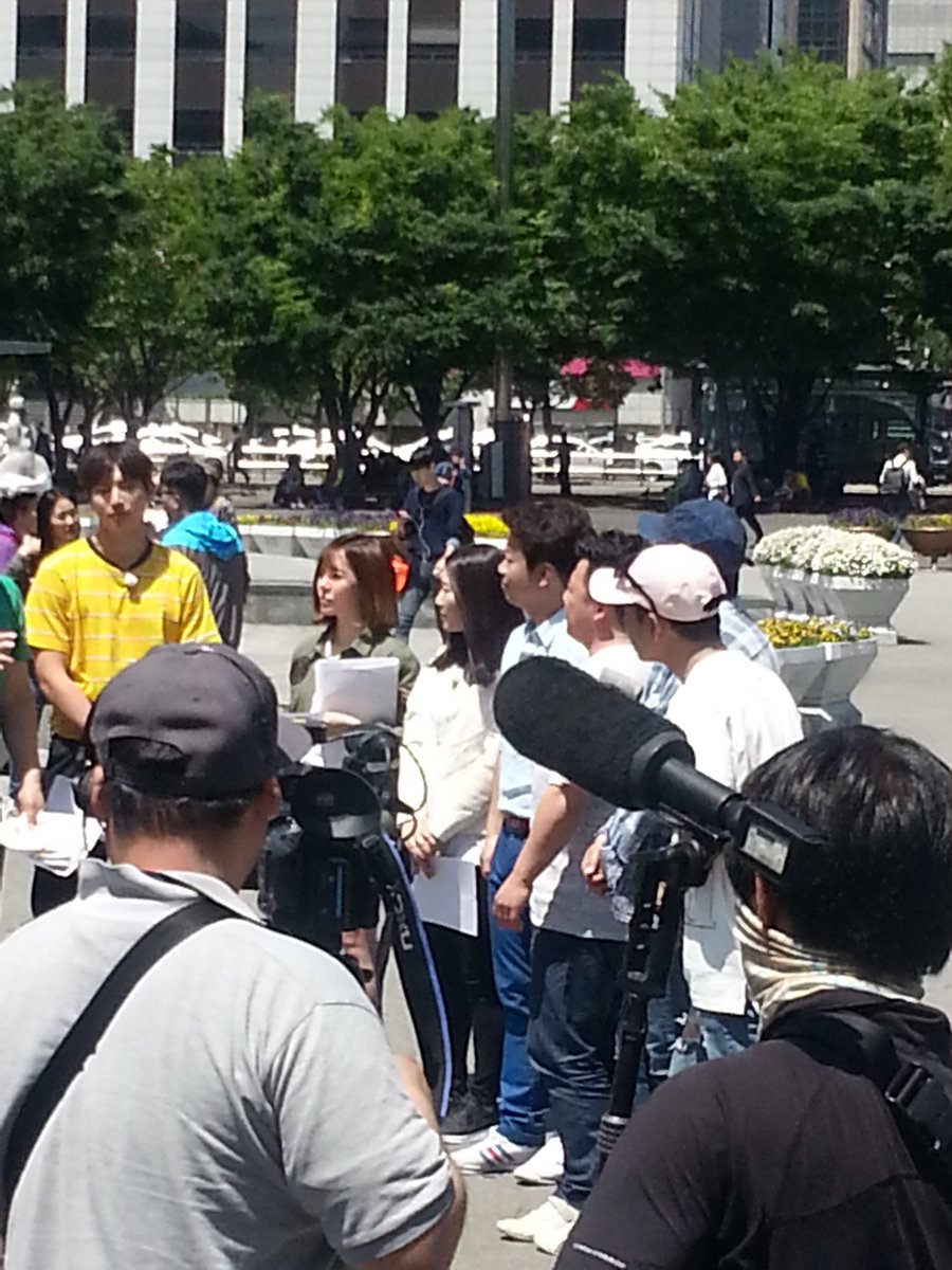 [PIC][16-05-2016]Sunny ghi hình cho chương trình "재래시장 살리자" của kênh JTBC tại Busan vào hôm nay - Page 2 Cip6EC9U4AAzZZs