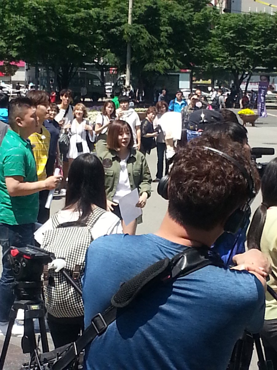 [PIC][16-05-2016]Sunny ghi hình cho chương trình "재래시장 살리자" của kênh JTBC tại Busan vào hôm nay - Page 2 Cip9i9DVAAErREw