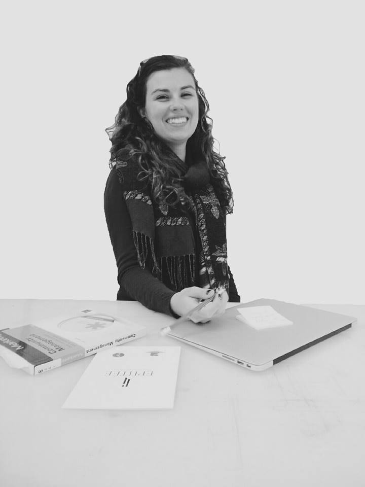 EphteeMalletier's tweet photo. Episode n°3 : Sixtine 
Stagiaire attachée de communication et du faire-savoir. https://t.co/GJZurFRDsT