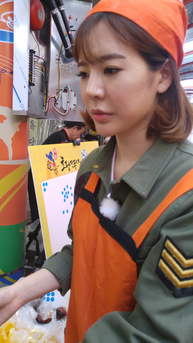[PIC][16-05-2016]Sunny ghi hình cho chương trình "재래시장 살리자" của kênh JTBC tại Busan vào hôm nay CipEjuAUgAAv-VX
