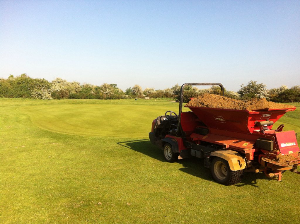 IanANichols's tweet photo. Perfect weather conditions for a bit of light top dressing of the greens @OrsettGc by @OrsettGreens #smooth&amp;firm https://t.co/djN3mLeKQi