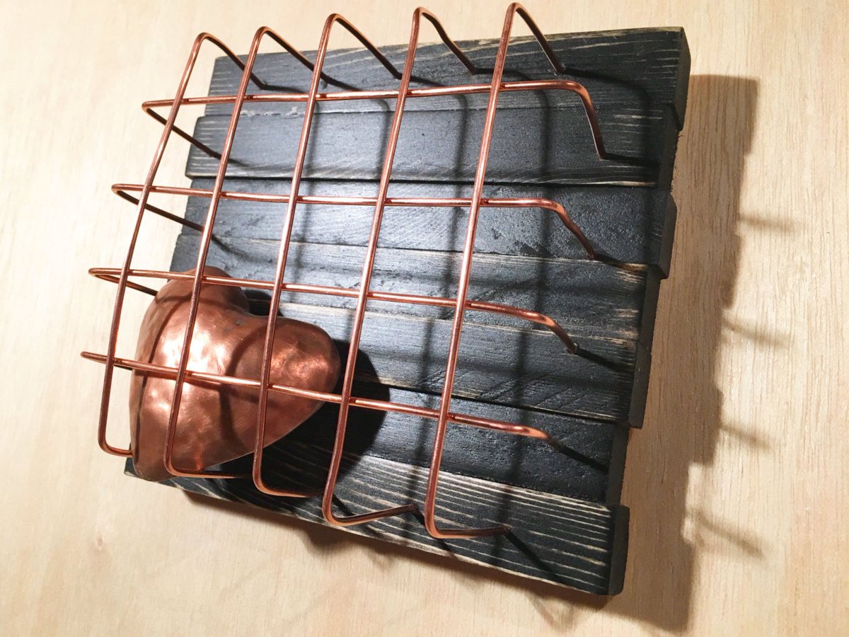 Copper_Paws's tweet photo. Copper love heart in copper wire cage with dark wood. Gift for her, Gift… https://t.co/fXmBk2aK2j #Etsy #CopperDecor https://t.co/oiH78izyUF