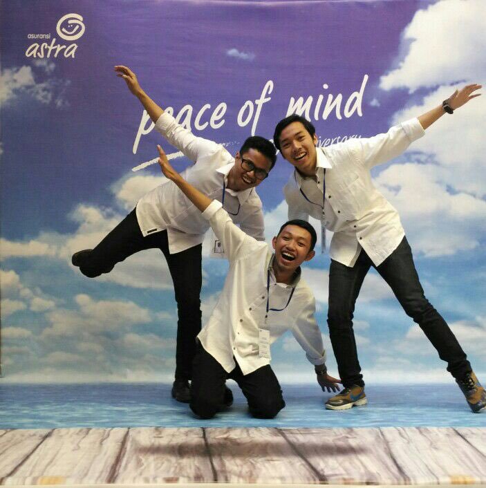 the_marketeers's tweet photo. Aksi foto WOW Consulting dari Universitas Brawijaya pada final Case Competition #Z_Ideas @GardaOto @UB_Official https://t.co/AjshggBNS8