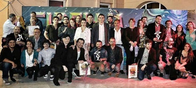 rogercoma's tweet photo. Aquest cap de setmana gent molt amable ens va donar el premi d millor websèrie a @lescosesgrans al @Fidewa_WebFest https://t.co/783aCjrzKN