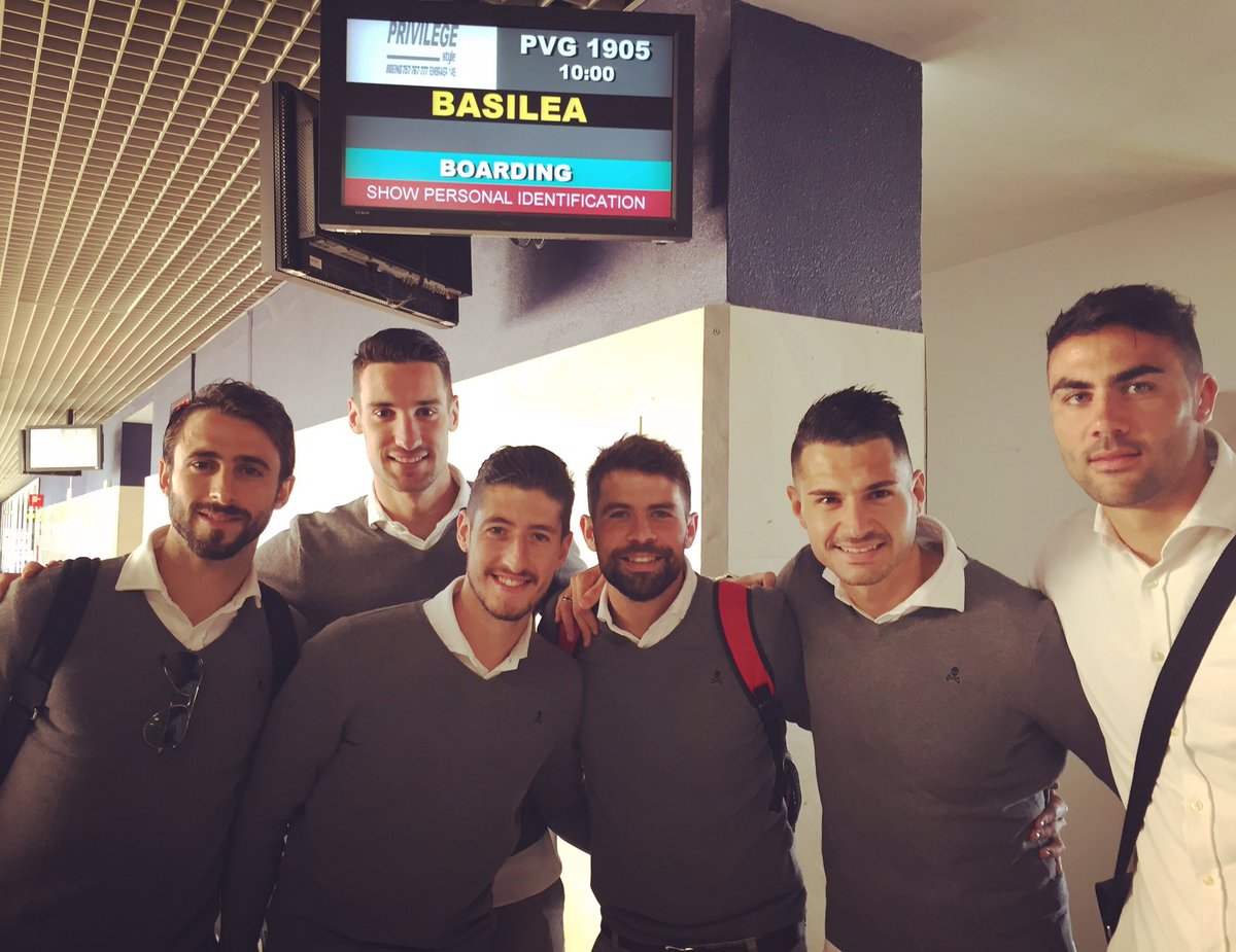 Iborra_Vicente's tweet photo. Camino de Basilea con la maleta cargada de ilusión. A por la quinta 🏆⚪️🔴 #VamosMiSevillaFC https://t.co/NXMAxnJ3SD