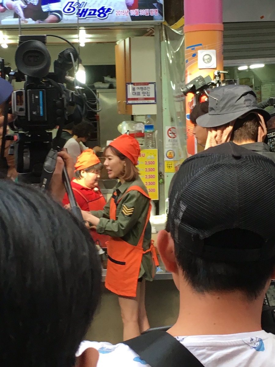 [PIC][16-05-2016]Sunny ghi hình cho chương trình "재래시장 살리자" của kênh JTBC tại Busan vào hôm nay CipLgPwUUAAbuSd