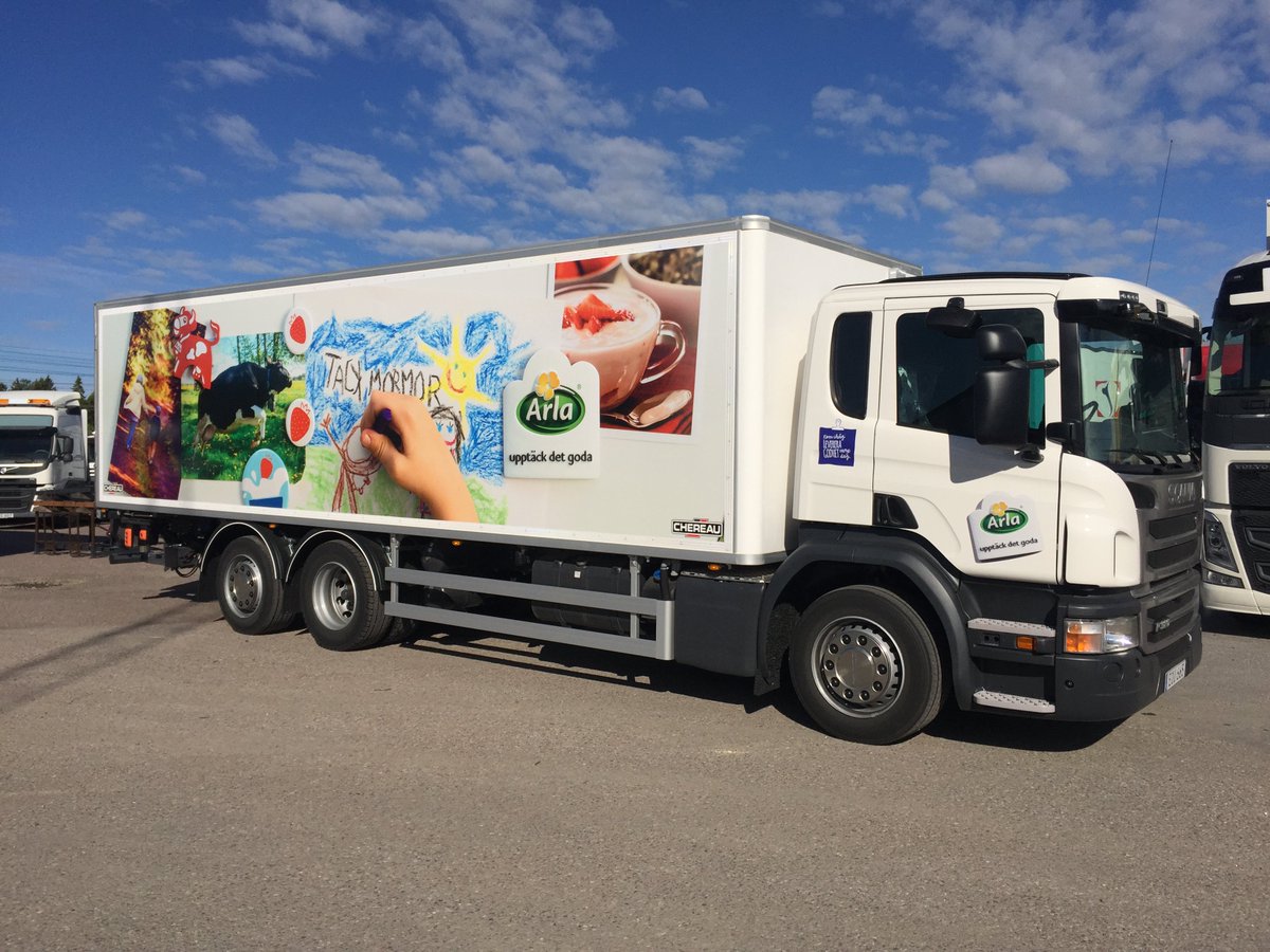 ScaniaGroup's tweet photo. Arla invests heavily in a fossil-free fleet. @ArlaGlobalPress #emissions https://t.co/Cn80THUD9Z https://t.co/OBsfMLD9RX