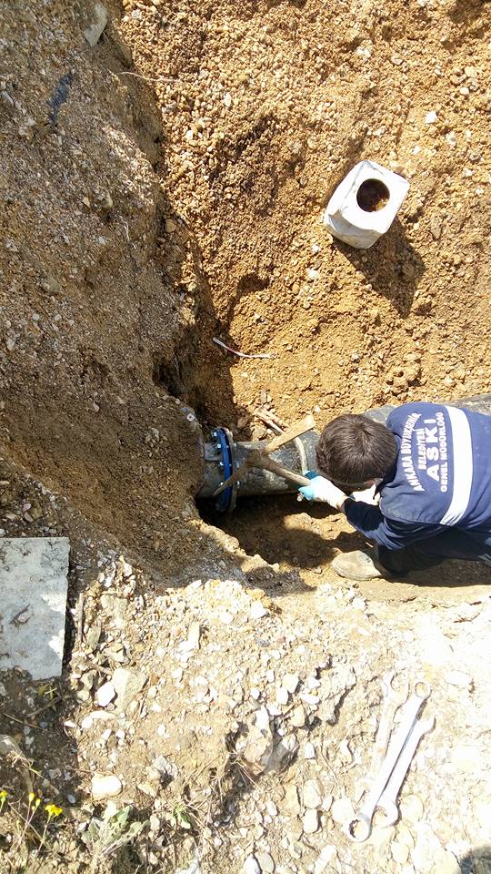 askicubuk's tweet photo. ÇUBUK -  ANKARA Bulvarı Ø200 lük Branjmandan Ø300 lük Yeni Döşedigimiz Duktil Boruya Su Baglantısı https://t.co/XV5Ijgraqo