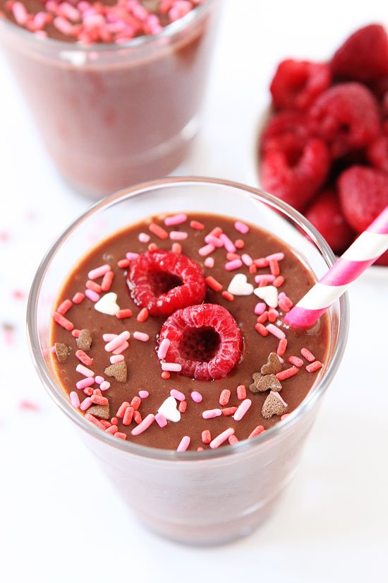 CharacterToys1's tweet photo. #smoothieoftheyday #razzledazzle #scoop #chocolateComplete 8oz #almondmilk #frozenraspberries #chiaseeds #juiceplus https://t.co/tbR37q5JEA