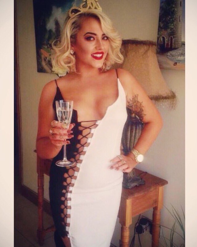 OGMissBombShell's tweet image. 2️⃣1️⃣💋👑🌹🎈