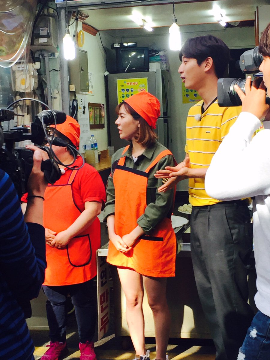 [PIC][16-05-2016]Sunny ghi hình cho chương trình "재래시장 살리자" của kênh JTBC tại Busan vào hôm nay CipOXebUkAQOr8t