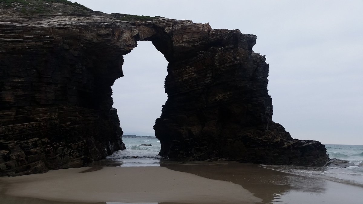 PangeaES's tweet photo. ¡Feliz #DiaDasLetrasGalegas desde una de las playas más impresionantes del mundo! ¿La conocéis? #RedescubreEspaña https://t.co/rLgcReLOWx