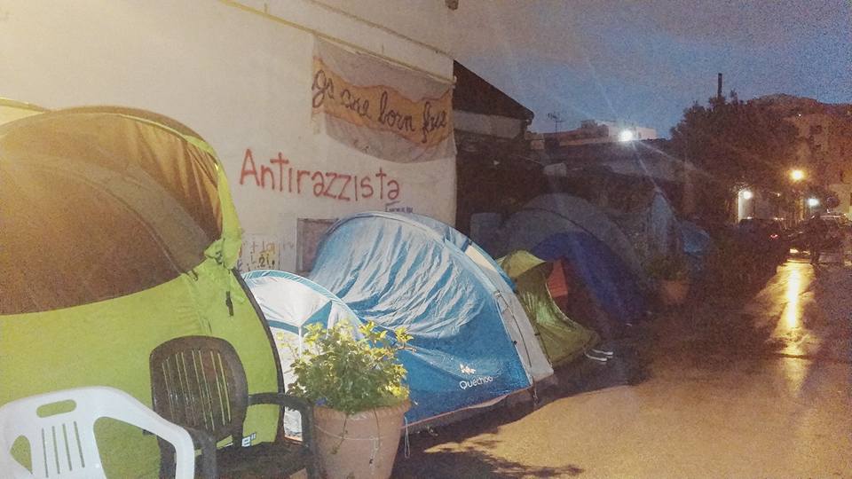 BaobabExp's tweet photo. #Roma, tornano i 'transitanti' in via Cupa.Attivisti #Baobab: "Istituzioni facciano presto"
https://t.co/lLm8Te7max https://t.co/fR4seFwOye