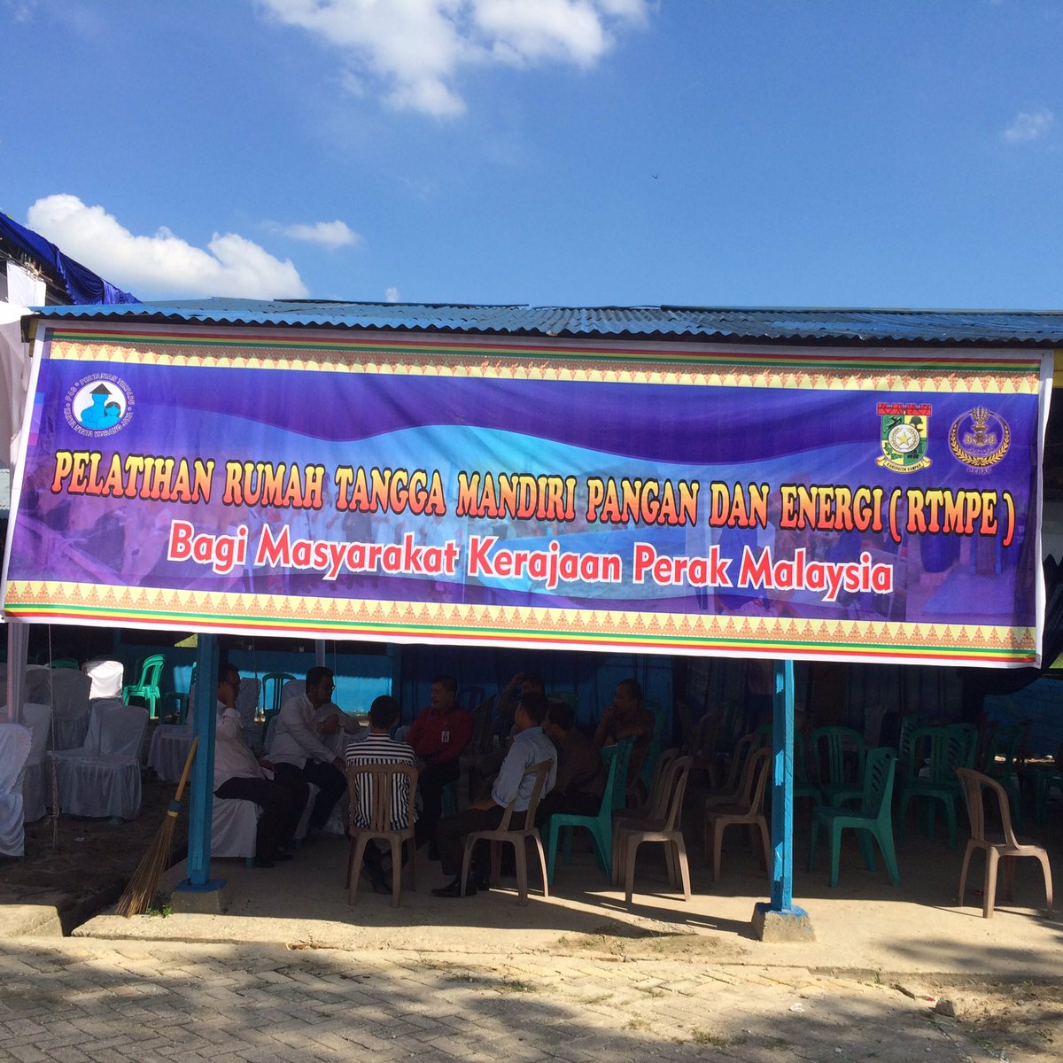 Foto bersama dgn Para Kades &amp; Peserta Pelatihan Dari Kerajaan Perak Malaysia <a href="/KemenDesa/">Fast Track Travel</a> <a href="/AhmadErani/">Ahmad Erani Yustika</a> <a href="/DitjenPPMD/">Ditjen PPMD</a>