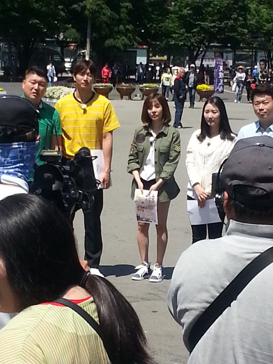 [PIC][16-05-2016]Sunny ghi hình cho chương trình "재래시장 살리자" của kênh JTBC tại Busan vào hôm nay - Page 2 Cip_2v3UoAADyhw