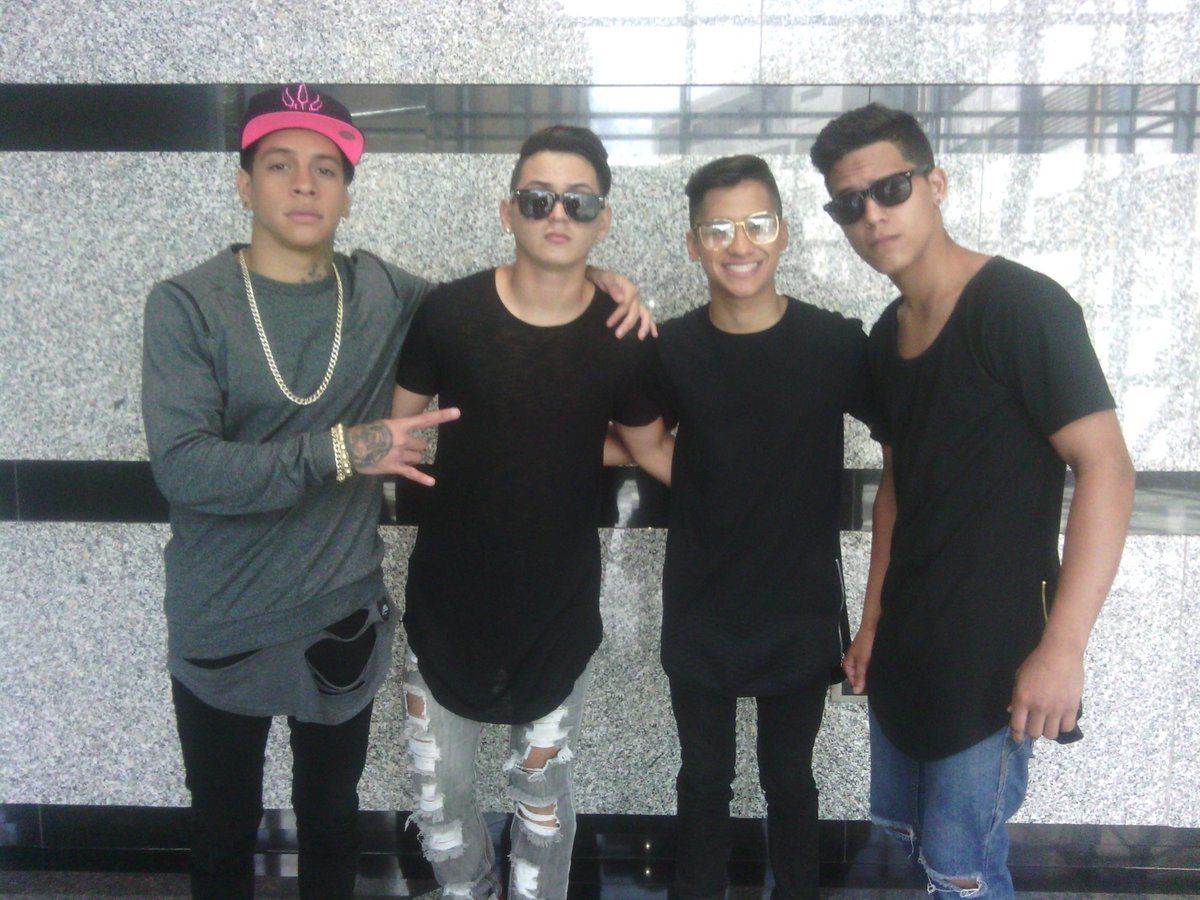 monlevirey's tweet photo. Feliz día #melodiaperfecta #talentonacional #vida #venezuela  #buenamusica https://t.co/EVBZMXhoVi