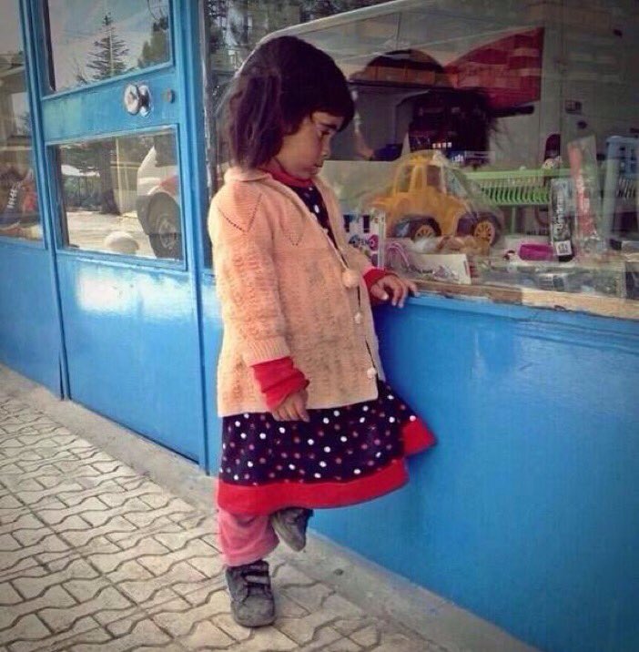 ALTmaili's tweet photo. أخفِضوا صوتَ ترفكُم ..
فحَولنا أمم تتألم ..! https://t.co/bqQscR5ZZT