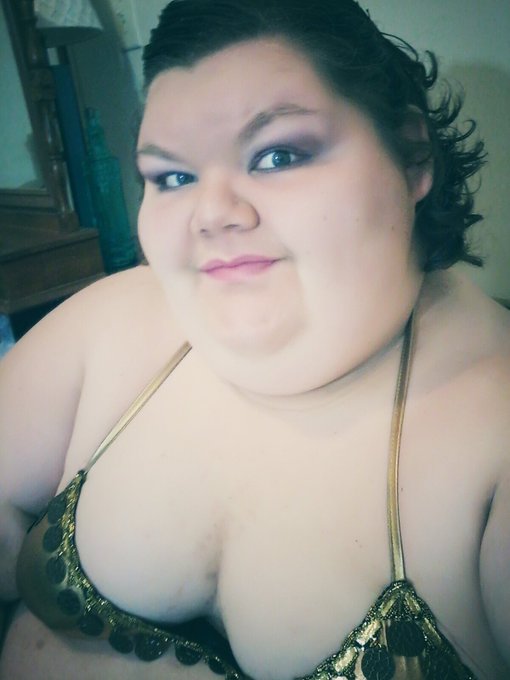 Glamour babe #fatbabe #fat #bbw #ssbbw #camgirl #bbwcamgirl https://t.co/cv1hL6qFKW