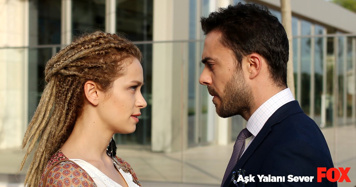 askyalanisever's tweet photo. Sahte torun oyununun son üyesi de sahte anneanne oldu. :) Dün akşamki bölümü hemen izle!

https://t.co/SPVpv3LAsL https://t.co/fKQ2Sd6dJY