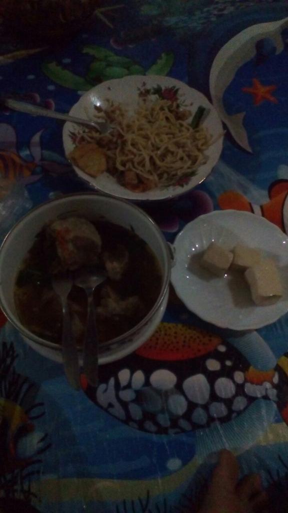 EnnyFransiska's tweet photo. Makan baso gelap2 an yuk haha https://t.co/OUulOYibxN