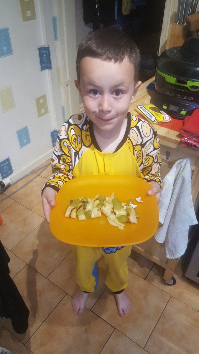 @ParksideGGI Theo having his healthy breakfast, a fruit pancake #yumyum  #Internetchallenge