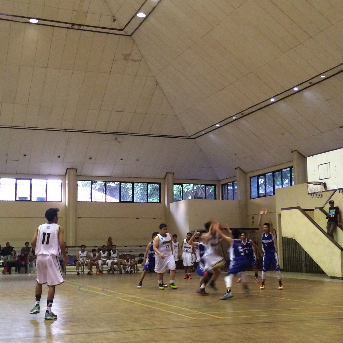comcup_up's tweet photo. Score terakhir dimenangkan oleh pakuan dengan score Pakuan 37 vs Unindra 34 selamat untuk Pakuan 🎊 https://t.co/6TVv8XznXx