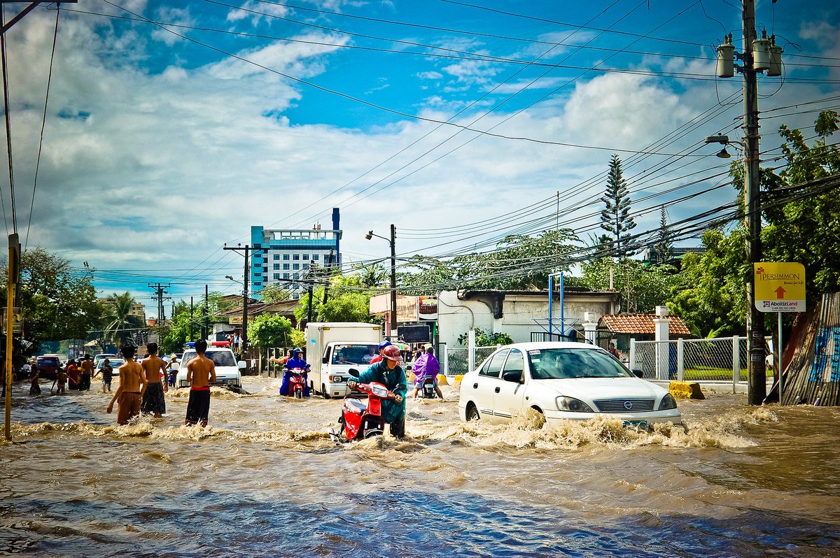 ClimateGroup's tweet photo. Climate change puts 1.3 billion people and $158 trillion at risk, @WorldBank report states: https://t.co/R1OPbXiS5i https://t.co/zpj9Sf8uDT