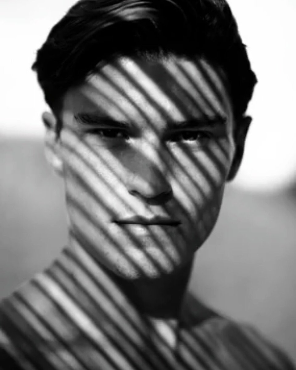 amazedbyibiza's tweet photo. Colour is everything, black and white is more. Photo: #JulianBroad, #amazedbyibiza &amp; #PCM production, #OrlebarBrown https://t.co/y3XNj7tToQ