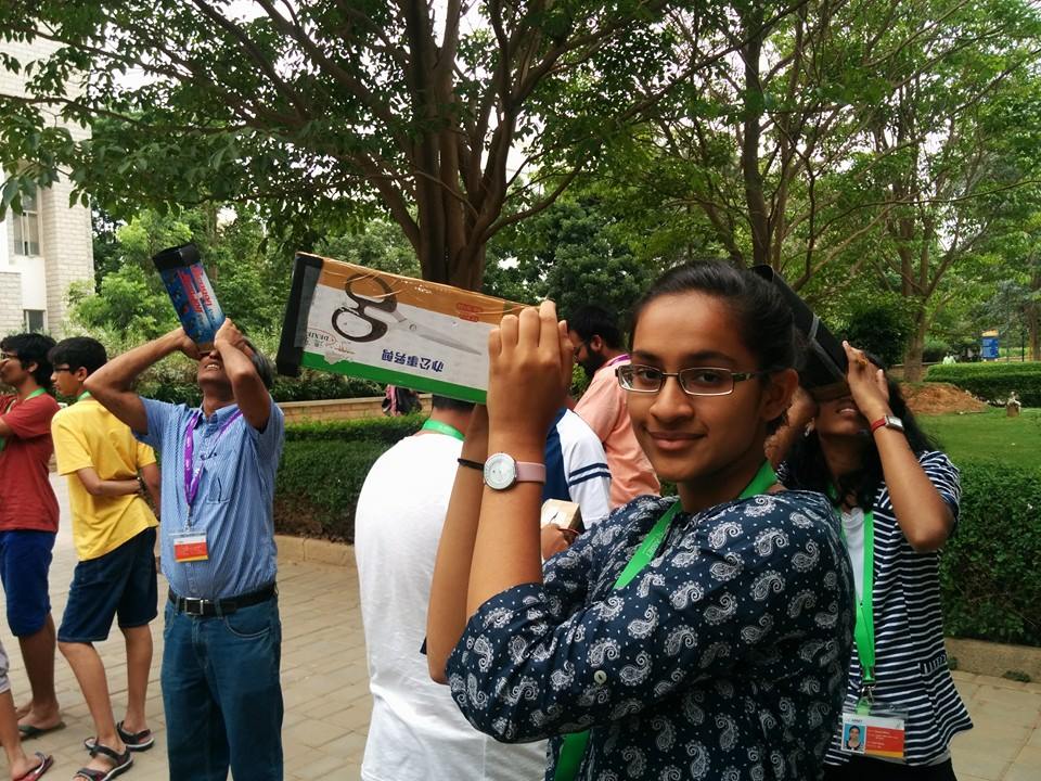 asset_ei's tweet photo. Light course testing their spectrometers at the #ASSETSummerProgramme https://t.co/zK3DoRSRlU #GiftedStudents https://t.co/1FeFnJPRBH