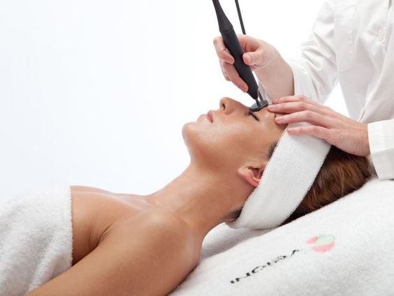 ribeclinic's tweet photo. El peeling químico es un procedimiento no invasivo para tratar el envejecimiento cutáneo, acné y manchas solares. https://t.co/z00tpdpwP4