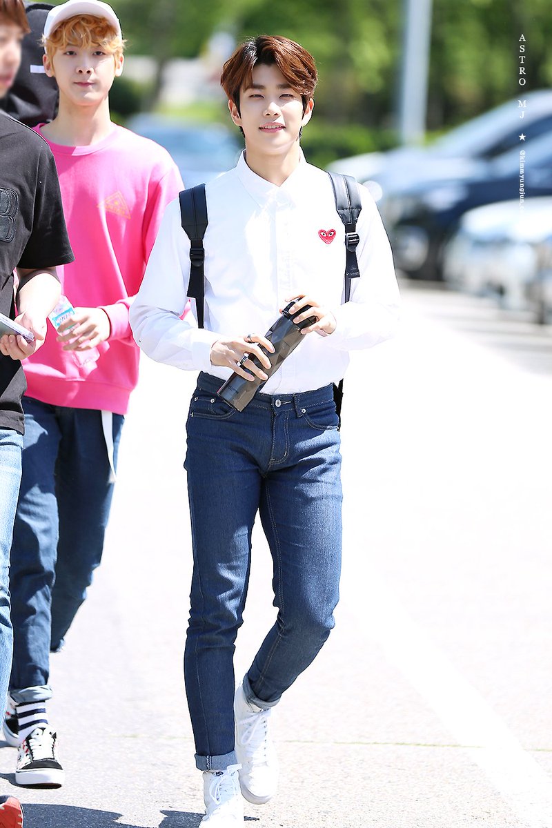 kimmyungjun_com's tweet photo. 160516 행복한 두시, 조성모입니다 출근길 #아스트로 #MJ #엠제이 #명준 #ASTRO @offclASTRO @fantagiomusic ❤ https://t.co/SzONi6ASUY https://t.co/jyVF0Ph72b