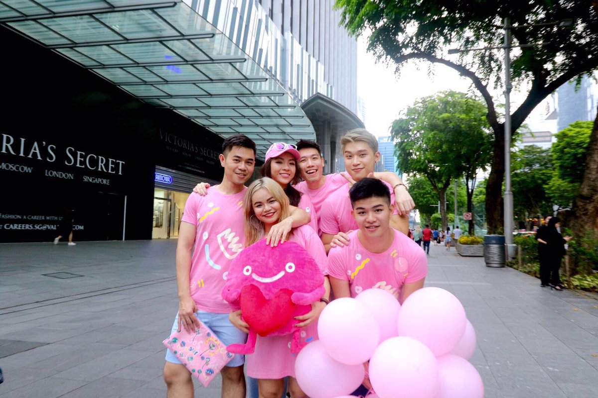 Actually_SG's tweet photo. Pink makes it more fun! #squadgoals https://t.co/hBk5ASoM4m