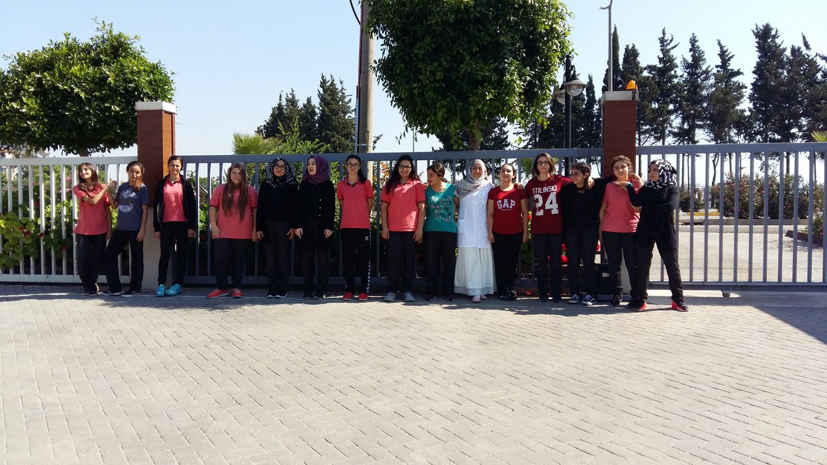 torosyagmur7's tweet photo. Ekoloji konusu ile ilgili olarak atık  toplayan 9-B sınıfı öğrencilerimize ve öğretmenimize teşekkürler https://t.co/7tsagdnuVY
