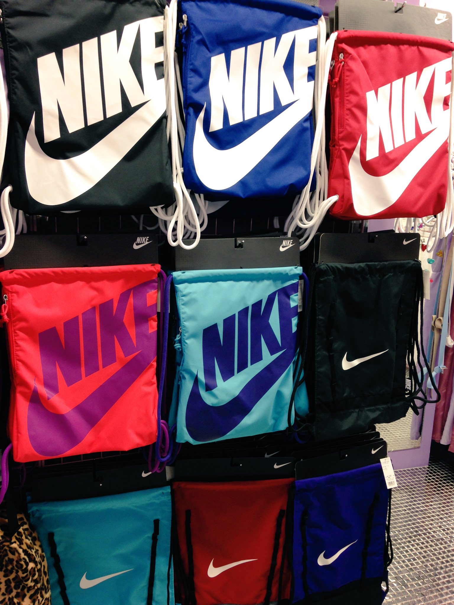 W C 只今w C竹下通り店ではnikeのアイテムを多数取り揃えてます 夏のスポーツコーデにピッタリだね ヘアバンド 800 Tax Sox3足セット 1000 Tax ナップサック 1000 Tax T Co Qrgbkjvsir Twitter
