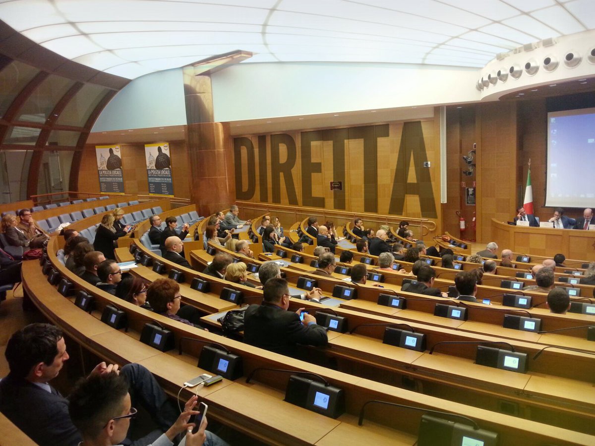 DIRETTA #m5s: "#LaPoliziaLocale è il primo presidio di #legalità sul #territorio." goo.gl/zMchFn