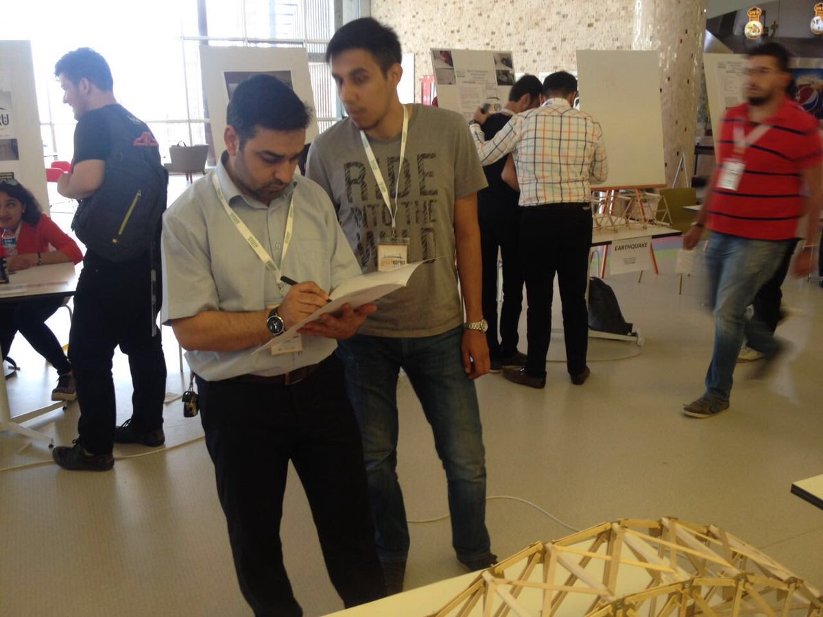 Juri estetik değerlendirmesi yapıyor