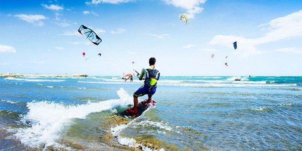 ☞ La Manga, Tarifa y Fuerteventura entre los mejores lugares del mundo para el #KiteSurfing ow.ly/oSjM300hi4v