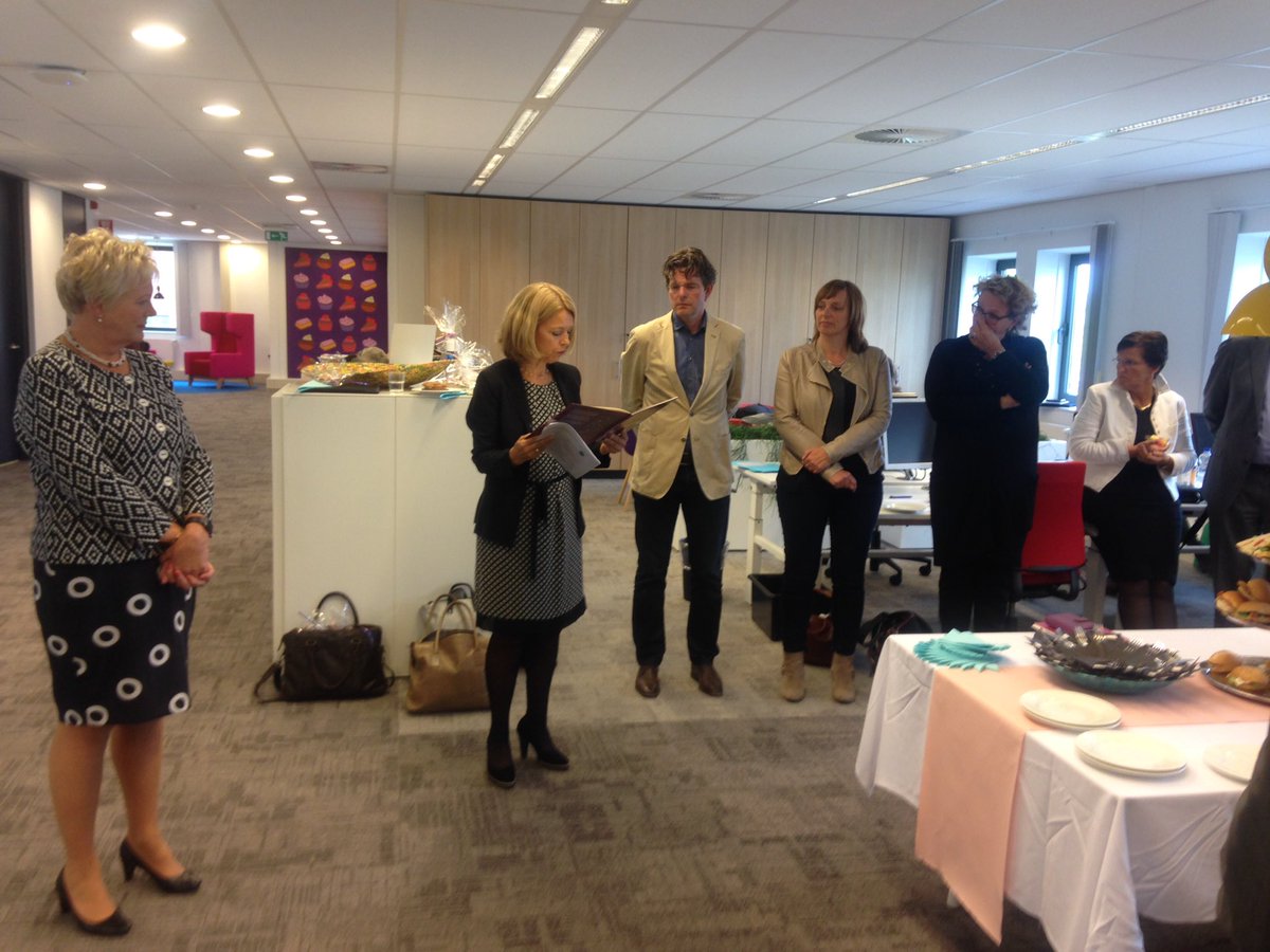 SiemvandenBroek's tweet photo. We zwaaien twee gewaarde collega's uit. Veel succes en #hetbesteuitjezelf @aespreen @twoballkain https://t.co/S5OSaxYef3
