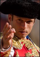 Hoy hace 14 años confirma en <a href="/LasVentas_/">@lasventas_</a> <a href="/DFelFandi/">David Fandila</a> padrino Esplá y testigo <a href="/ferreratorero/">Antonio Ferrera</a> en su 1ª salida a hombros